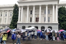 Biểu tình ‘Hãy để con chúng tôi yên’ phản đối phong trào chuyển giới trên khắp nước Mỹ