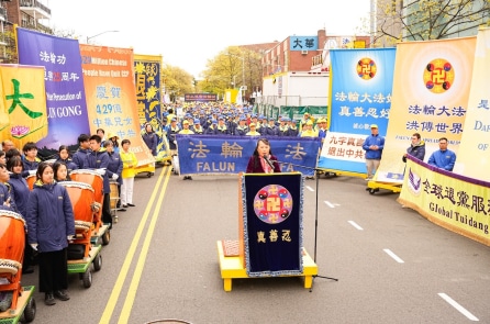 New York: Mít tinh kỷ niệm 25 năm Pháp Luân Công thỉnh nguyện ôn hòa ngày 25/4
