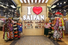 Chính quyền Biden bị chỉ trích vì cho người TQ lên đảo Mỹ không cần thị thực