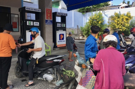 Giá xăng tăng sát mốc 20.000 đồng/lít từ chiều 16/10