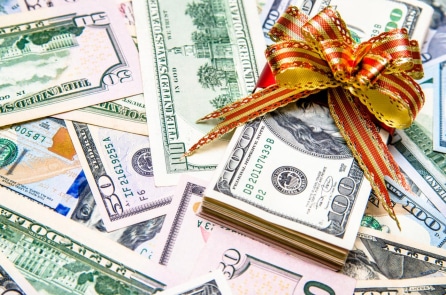 Cô giáo về hưu tặng 1 triệu USD cho trường học mà cô từng giảng dạy 67 năm