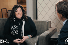 Ông Tucker Carlson phỏng vấn người tố cáo Tổng thống Biden – Tara Reade