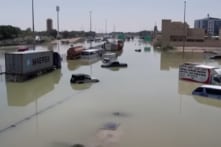UAE: Mưa lớn gây gián đoạn hoạt động hàng không