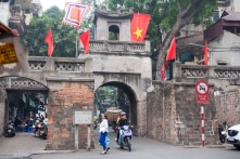 Hà Nội sẽ phát cho mỗi hộ dân một lá cờ