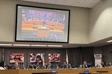 Học khu lớn thứ hai ở Mỹ cấm học sinh dùng điện thoại thông minh trong giờ học