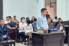 Cán bộ Bộ Công an khu vực phía nam nhận tiền bảo kê sòng bạc bị tuyên 4 năm tù