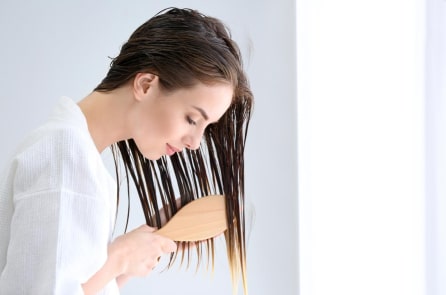Nếu bạn bị rụng tóc sau khi gội đầu thì hãy thử áp dụng 6 mẹo hữu ích này