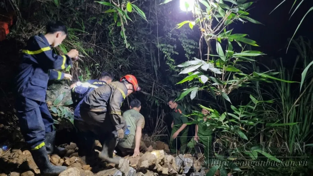 3 nguoi dan ong gap nan trong vu sap ham nghi do dao vang tai bac kan2