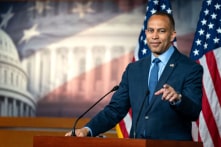 Nhiều đảng viên Dân chủ cấp cao tại Hạ viện muốn Tổng thống Biden rút lui tranh cử