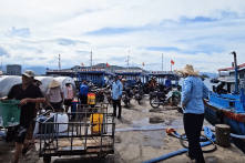 Khánh Hòa: Vỡ đường ống nước sạch, hơn 3.000 hộ dân trên đảo thiếu nước