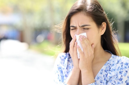 Tại sao một số người thường hắt hơi khi nhìn thấy ánh sáng chói?