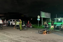 Một nam thanh niên tử vong nghi do vấp gờ giảm tốc dưới chân cầu