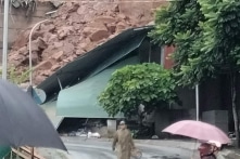 Sạt lở vẫn tiếp diễn ở Hà Giang, taluy cao 15m đổ sập