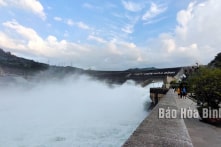 Thủy điện Sơn La và thủy điện Hòa Bình đồng loạt mở cửa xả