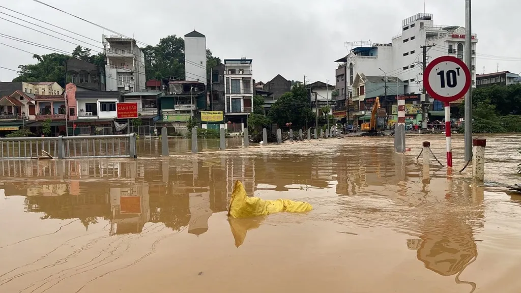 462 nha dan o cao bang ngap trong nuoc lu 1