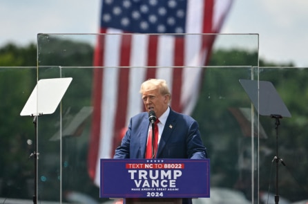 Ông Trump nói ông sẽ xóa bỏ mọi loại thuế đối với tiền làm thêm giờ