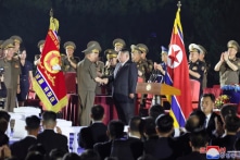 Ông Kim Jong-un tham dự lễ chuyển giao tên lửa đạn đạo mới cho quân đội
