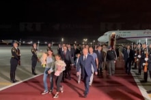 Tổng thống Putin chào đón tù nhân Nga như những người hùng trung thành với tổ quốc