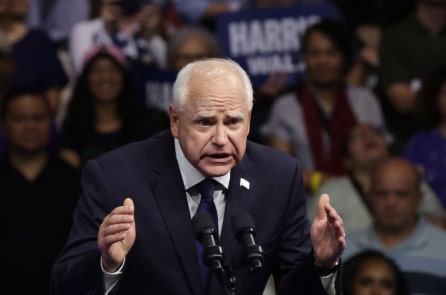 Tim Walz là ai và tại sao được bà Kamala Harris chọn làm người đồng hành tranh cử?