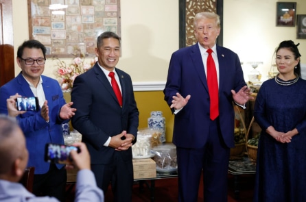 Ông Trump và ứng cử viên Thượng viện Hung Cao thăm cộng đồng người Việt tại Virginia