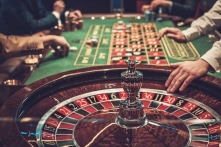 Bộ Tài chính đề xuất kéo dài thí điểm cho người Việt chơi casino