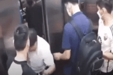 Nguyên nhân vụ thang máy kéo lên bất ngờ khiến người đàn ông suýt bị ‘nuốt chửng’