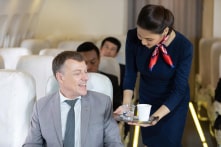 Chuyên gia du lịch: Đừng gọi 3 loại đồ uống này trên máy bay