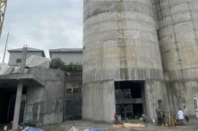 Đứt cáp thang vận chuyển vật liệu, 6 công nhân rơi từ độ cao 20 m