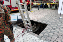 ‘Hố tử thần’ nuốt chửng du khách Ấn Độ khi đang đi trên phố ở Kuala Lumpur