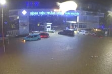 Mưa lớn khiến TP. Thái Nguyên giao thông tê liệt, nhiều tuyến phố Hà Nội ngập sâu
