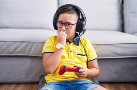 Ánh nắng mặt trời giúp ngăn ngừa cận thị ở trẻ em – Nghiên cứu