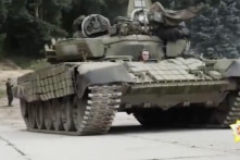 Belarus điều xe tăng đến biên giới Ukraine (VIDEO)