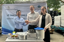 10 sứ quán, 16 tổ chức quốc tế sẽ cứu trợ 160 tấn hàng cho vùng thiên tai Việt Nam