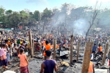 Hàng nghìn người Hồi giáo Rohingya trốn chạy sang Bangladesh để tránh bạo lực ở Myanmar