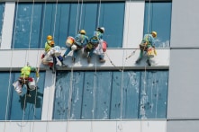 Hà Nội: Cứ mỗi ngày hơn 200 lao động đăng ký nhận bảo hiểm thất nghiệp