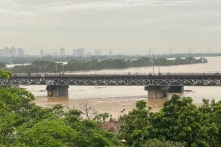 [VIDEO] Nước lũ sông Hồng lên tới mố cầu Long Biên, Chương Dương, bãi bồi sông ngập nặng