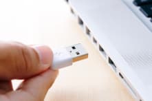 Nikkei: Một du học sinh Trung Quốc từng gửi USB của Nhật về cho quân đội Trung Quốc