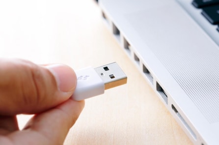 Nikkei: Một du học sinh Trung Quốc từng gửi USB của Nhật về cho quân đội Trung Quốc