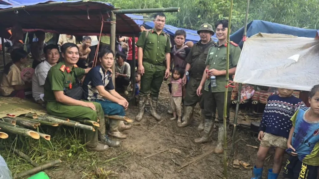 ttim thay 17 ho dan chay len doi lanh nan o huyen bac ha lao cai 0