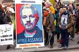 Cha của Assange cảm ơn TT Putin