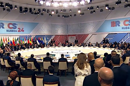 Ông Trump doạ áp thuế quan 100% lên BRICS nếu khối này làm suy yếu đồng USD