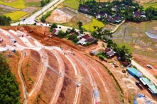 3 năm, chi 17 tỷ đồng để bạt núi, phủ bê tông chống sạt lở