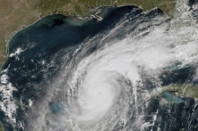 Bão Milton cấp 5 đe dọa Florida, hơn một triệu người phải sơ tán