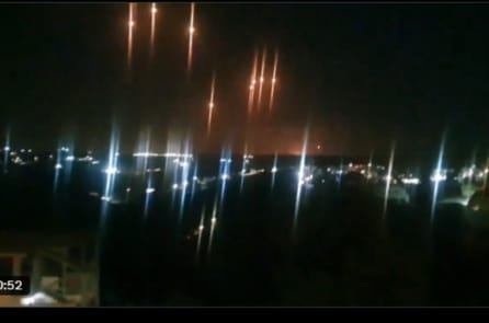 Iran phóng tên lửa tấn công ồ ạt vào Israel