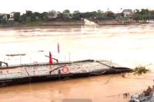 Công binh dùng phà quân đội thay thế cầu phao Phong Châu từ chiều nay