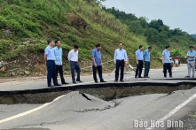 Hòa Bình: Đường nghìn tỷ vừa hết bảo hành đã bị sụt lún sâu 1m