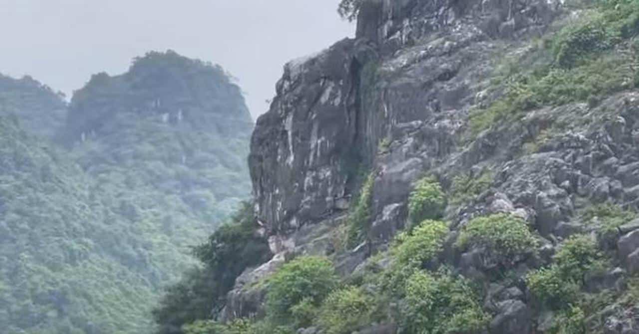 quang binh tang da 300 tan tren nui bi nut toac bo doi phai dung min pha