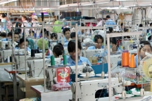 Tranh luận giữ hay giảm phí công đoàn: Mức đóng 2% là gánh nặng của doanh nghiệp