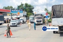 Bình Dương: Xe ben lao vào nhóm người chờ đèn đỏ, một người trẻ tử vong [VIDEO]