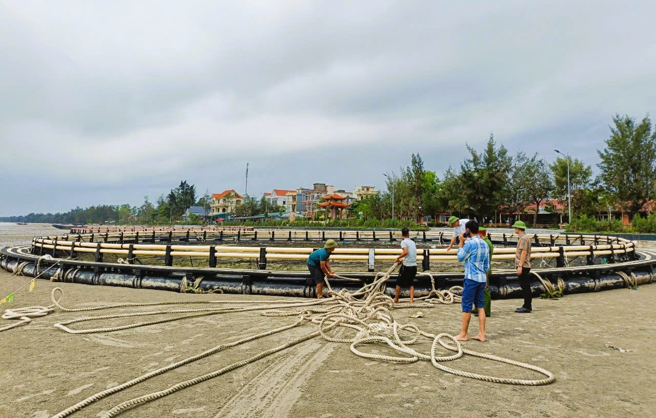 viet nam ban giao long be trung quoc troi sang do bao yagi 0